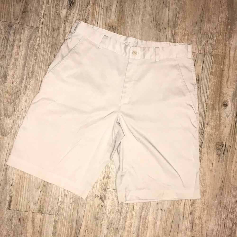 Men’s Nike Golf shorts. Khaki.
